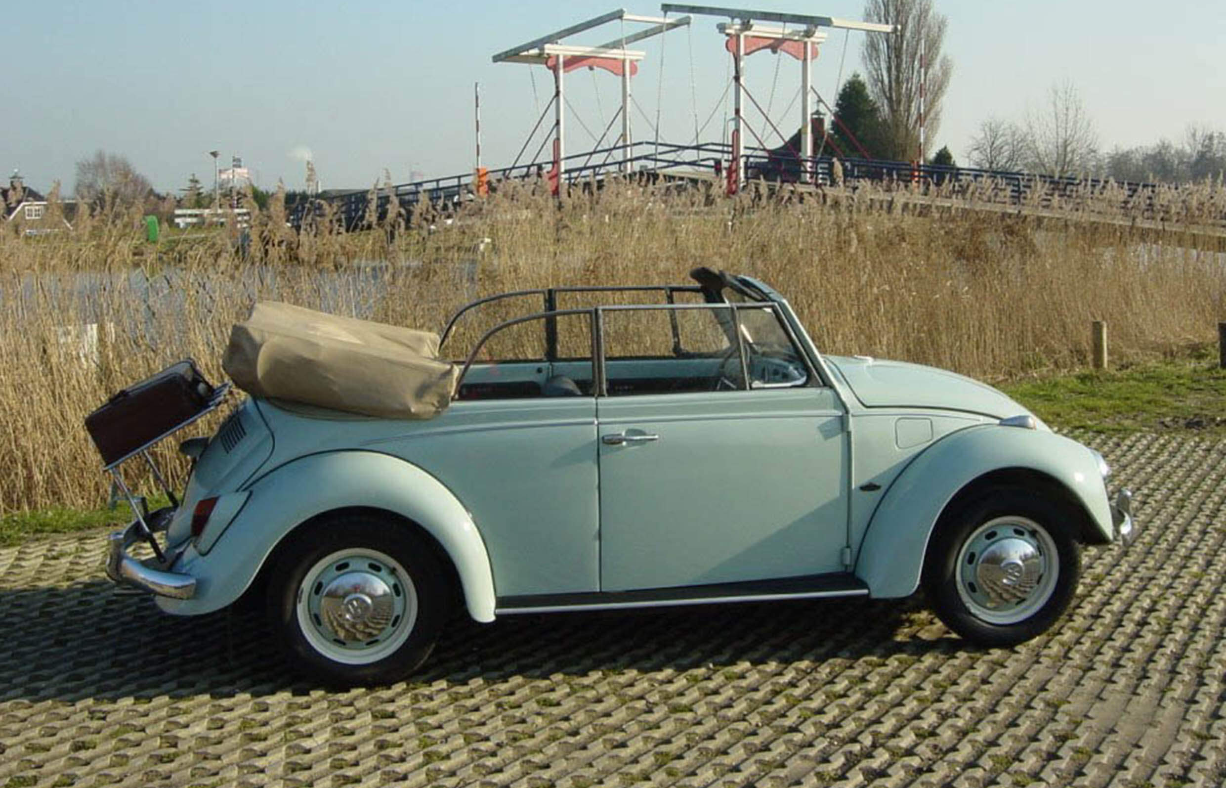 VRT CABRIO VW Kever Diamond Blue1 Header slider