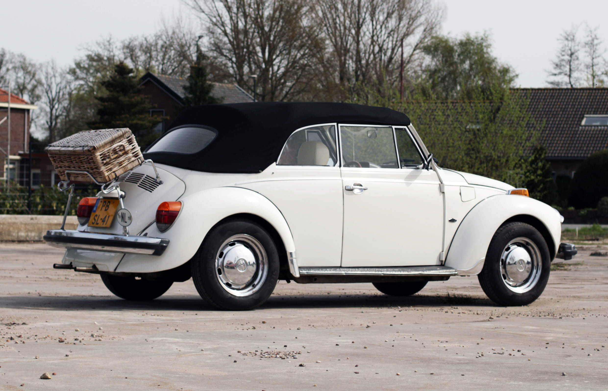 VRT CABRIO VW Kever Miss Black White2 Header slider