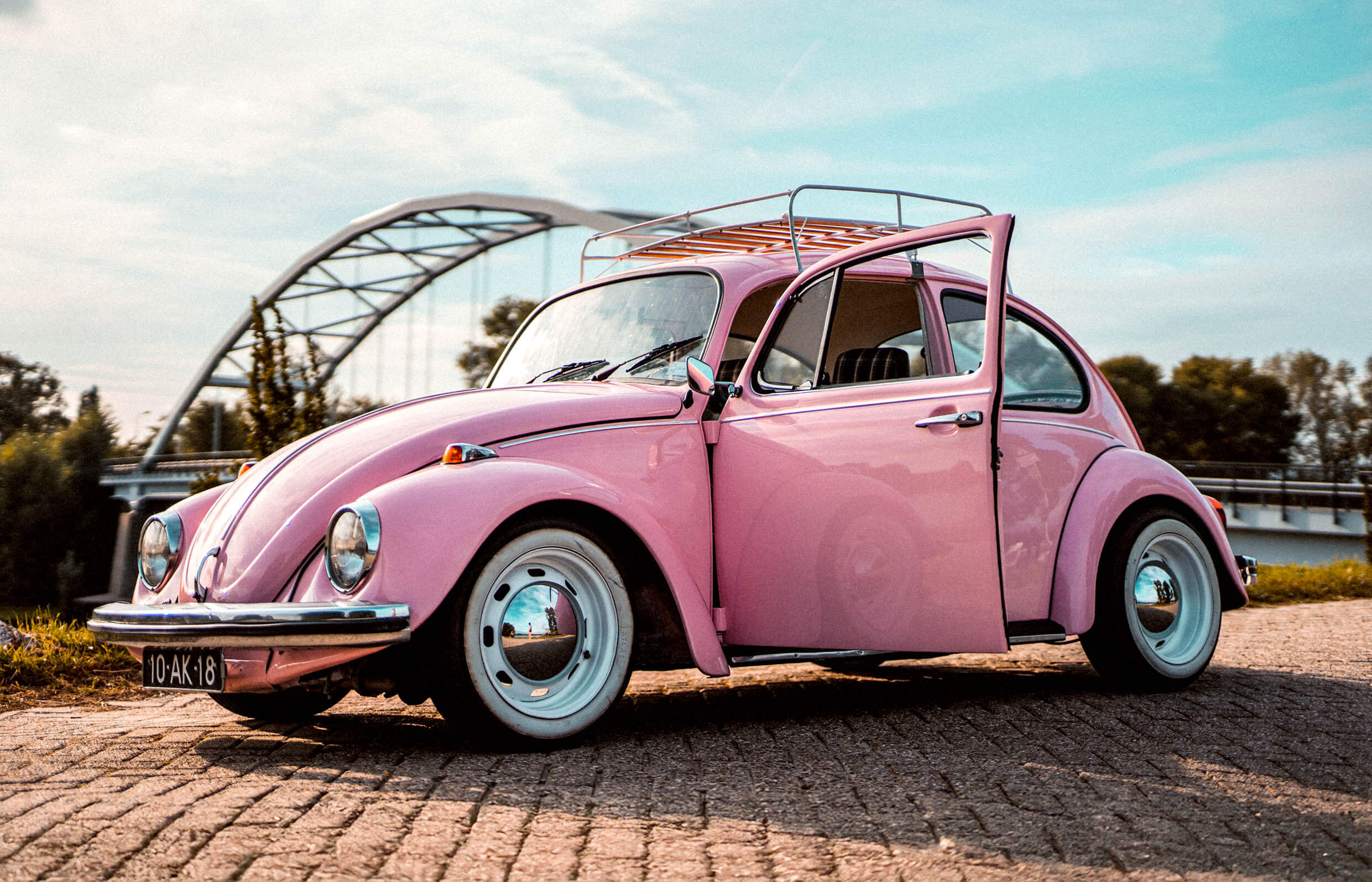 VRT DICHTE VW Kever Pink Lady Header slider