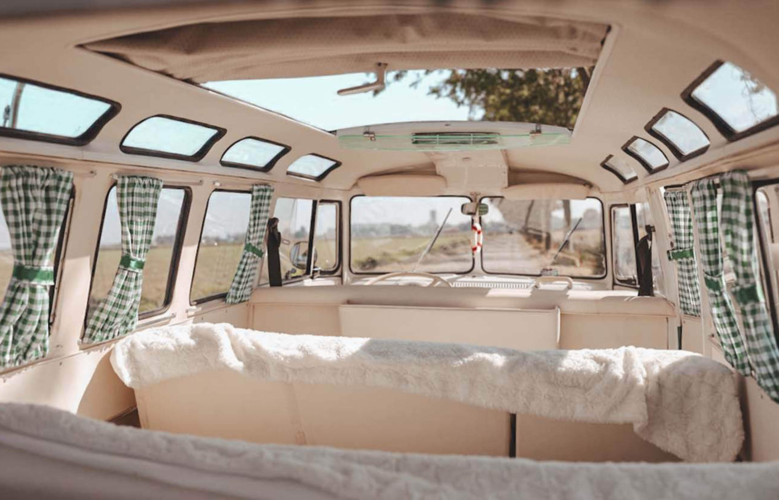 VRT T1 VW bus Mr Pistache2 Header slider