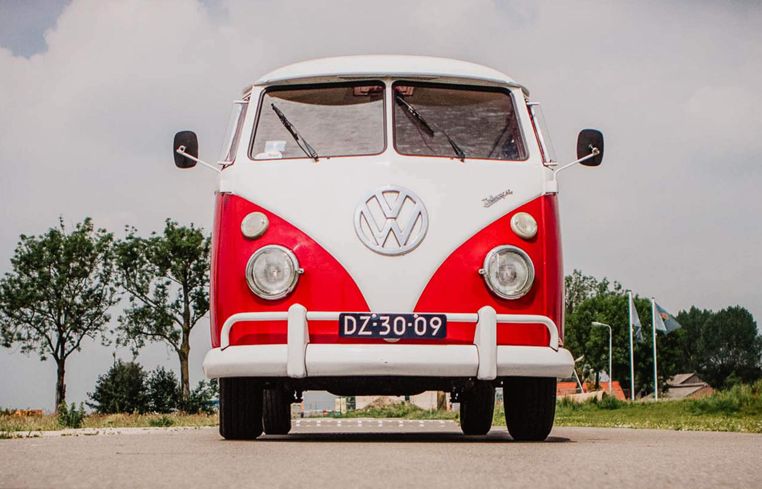 VRT T1 VW bus Red Velvet2 Header slider