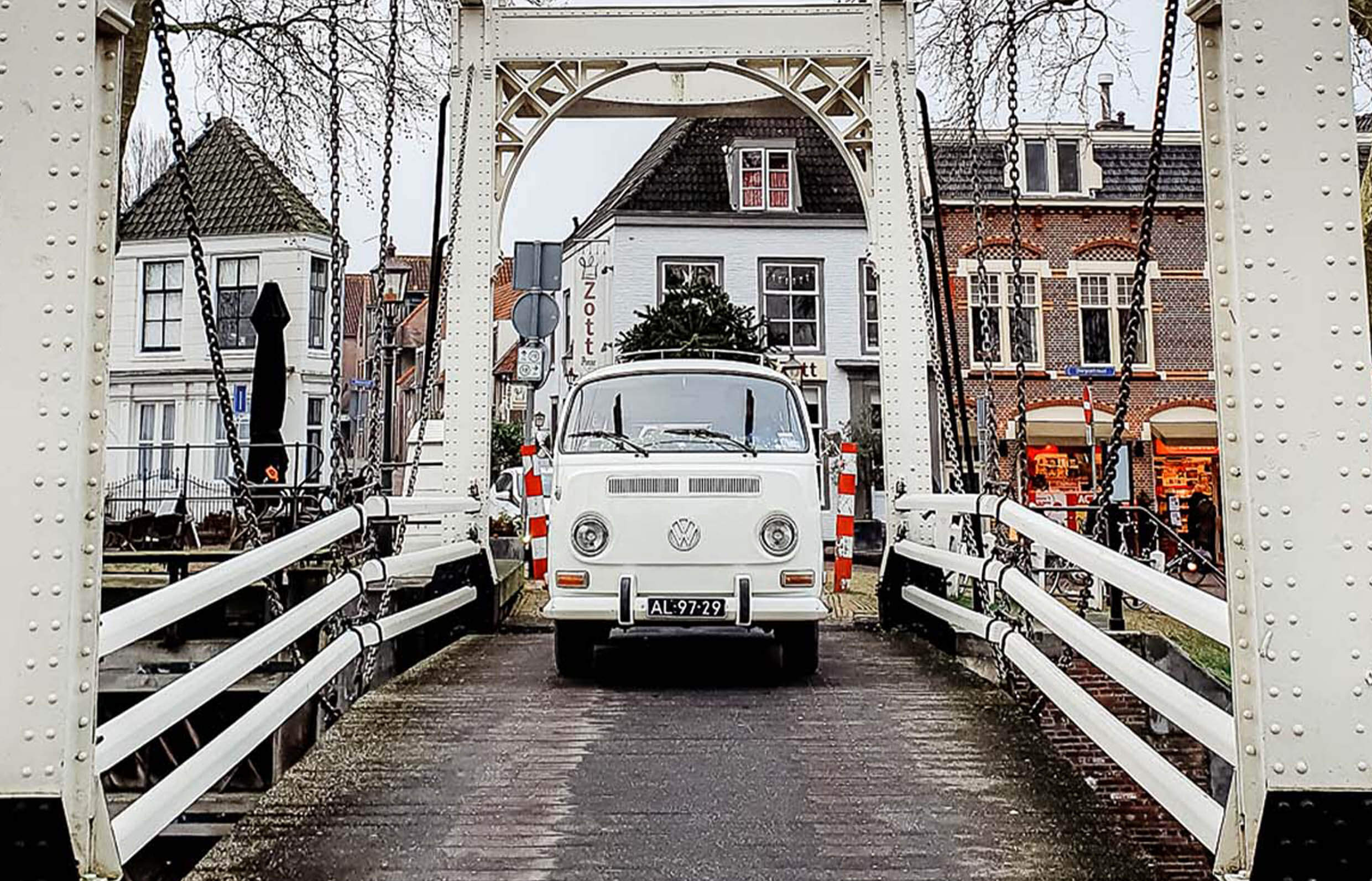 VRT T2 VW busje Miss White1 Header slider