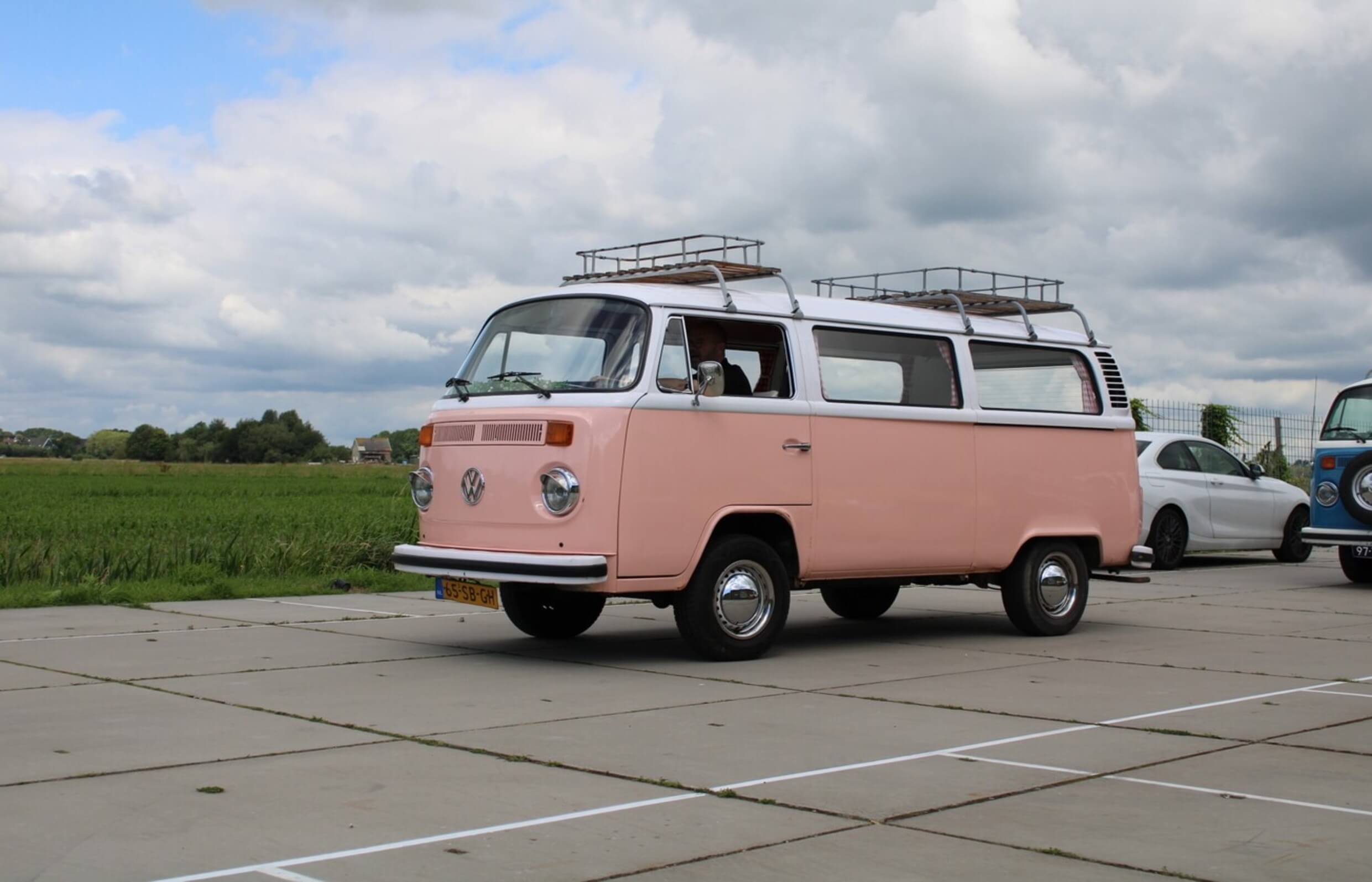VRT vw bus miss peach slider 2